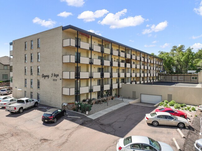 Building Photo - 777 Saturn Dr