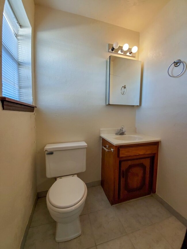 Building Photo - 3 Bed brick home in Tecumseh