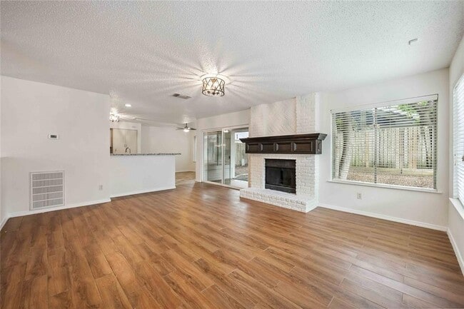 Building Photo - 12800 Briar Forest Dr