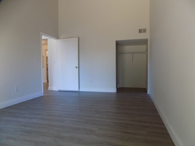 Building Photo - 430 Sand Lime Rd