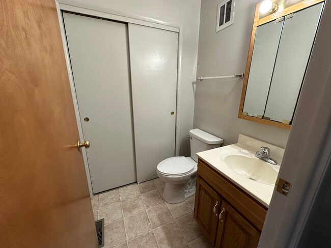 Building Photo - 2219 Bel Air Dr