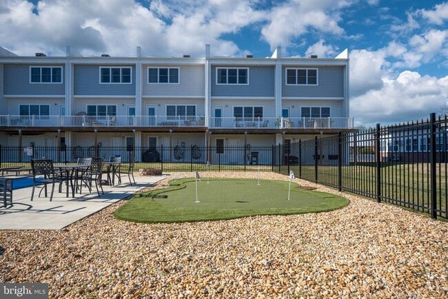 Building Photo - 308 Douglas Ave