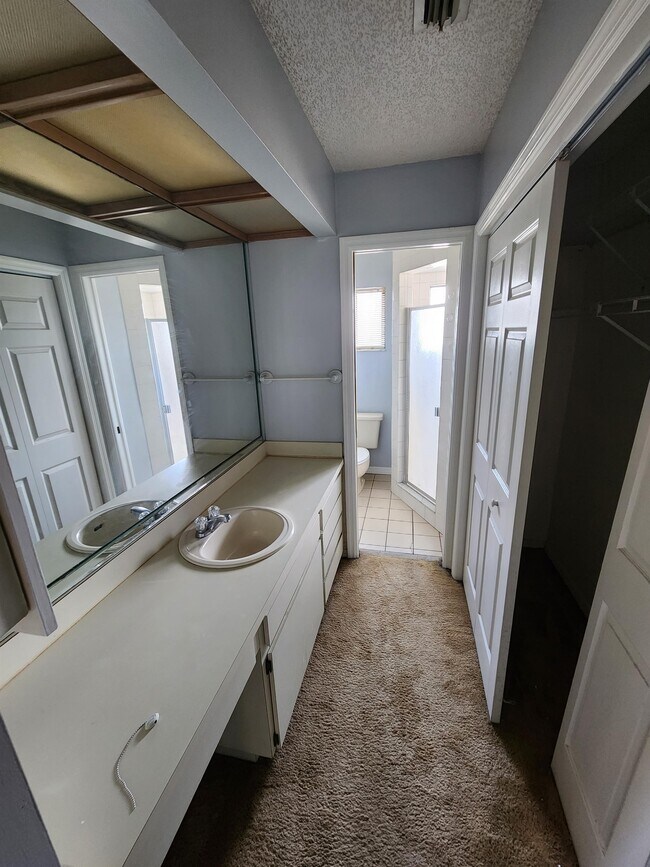 Building Photo - 5911 Idle Forest Pl