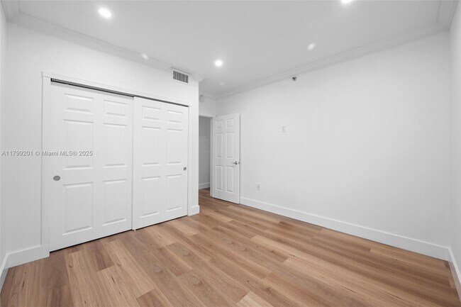 Building Photo - 1400 Salzedo St