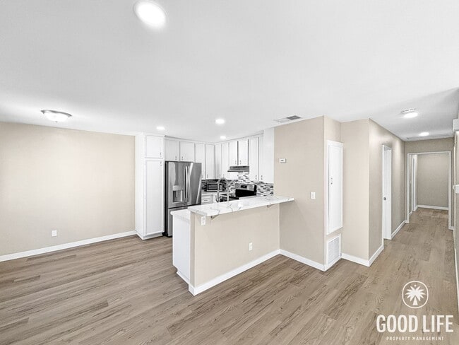 Building Photo - Stunning 3BD/2BA 2nd Floor Condo in Chula Vista W/ A/C, W/D, 2 Balconies, Community Pool & Spa!