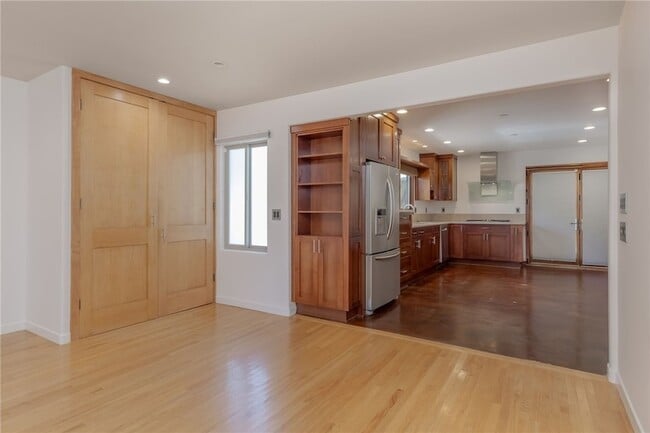Building Photo - 709 Avenue D