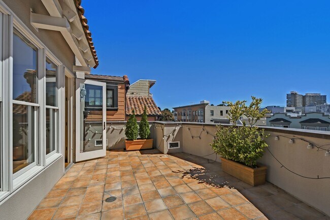 Building Photo - 3217-21 Gough Street Apartments