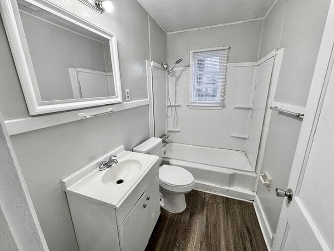 Building Photo - 4130 Pikes Peak Ave