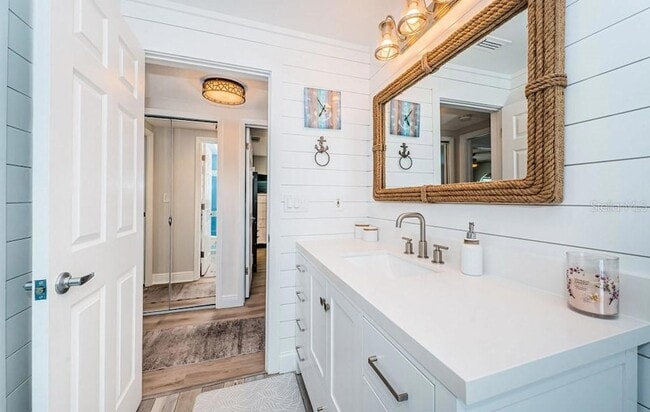 Building Photo - 2180 Dolphin Blvd S