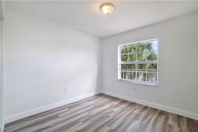 Building Photo - 6373 Landings Way