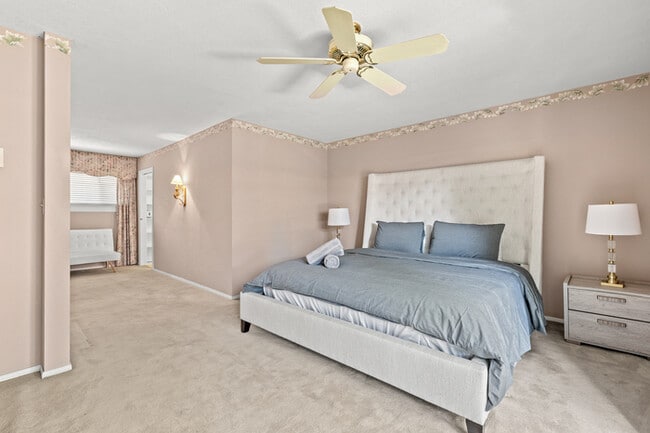 Building Photo - 1342 Skyline Dr