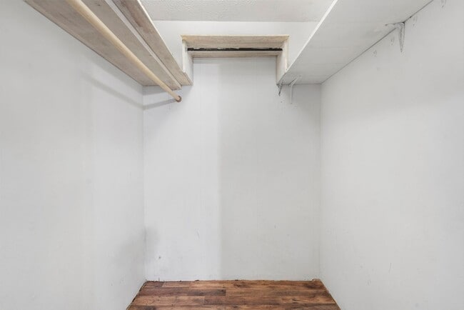Building Photo - 631 S Newton Ave