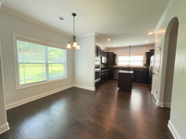 Building Photo - 532 Larkspur Dr