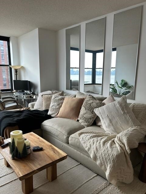 Building Photo - 2 Constitution Ct