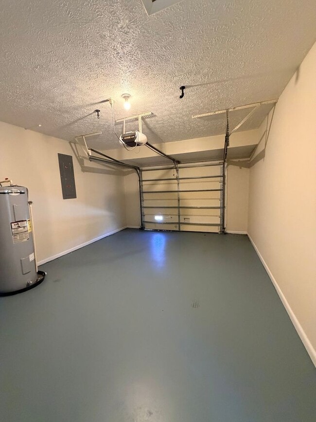 Building Photo - 3 bedroom 2 bath 1 Car Garage Single Family Home