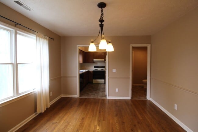 Building Photo - 907 Meadowlark Dr