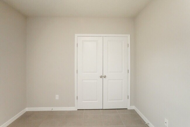 Building Photo - 18 Peterlee Ct