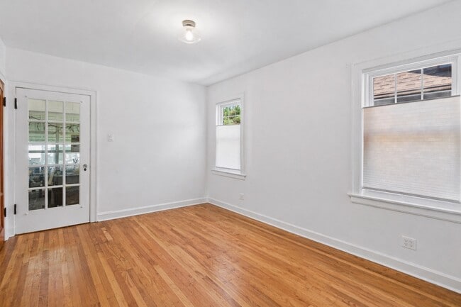 Building Photo - 5266 N La Crosse Ave