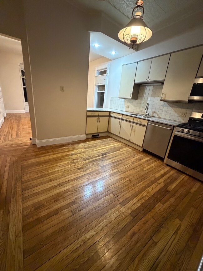 Building Photo - 125 2nd Ave