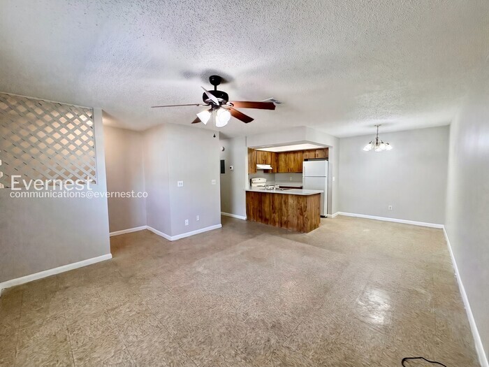Building Photo - 3062 St Paul Dr
