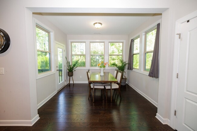 Building Photo - Spacious & Stylish Meritage Home with Sunr...