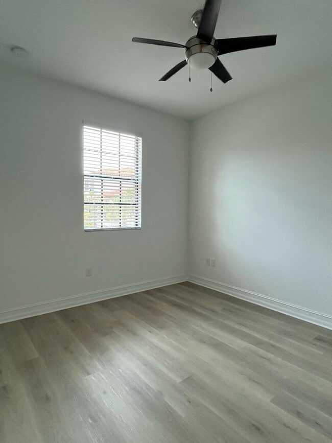 Building Photo - 1393 SW 115th Ave