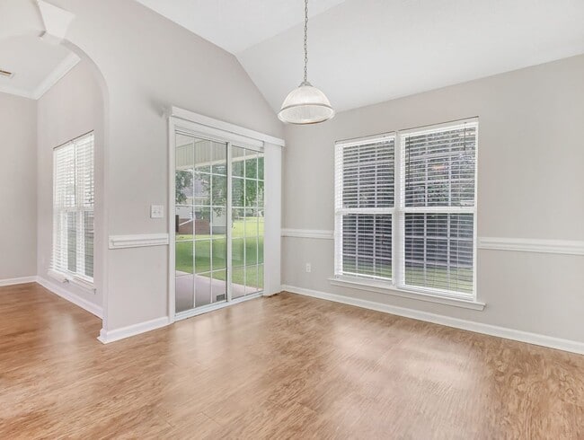 Building Photo - 4 Bed/2 Bathroom Home in Richmond Place