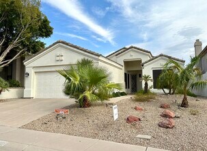 Building Photo - Gorgeous remodel update! No neighbors behi...