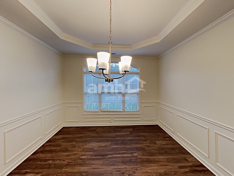 Building Photo - 433 Long Branch Way