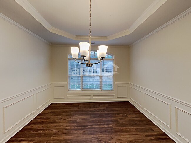 Building Photo - 433 Long Branch Way