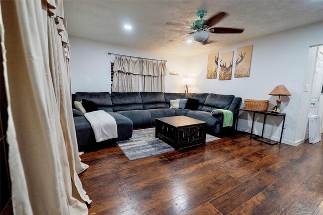 Building Photo - 508 Clear Lake Rd