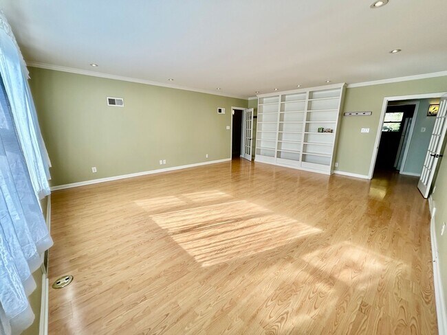 Building Photo - Amazing Home in Tahoma Terrace!