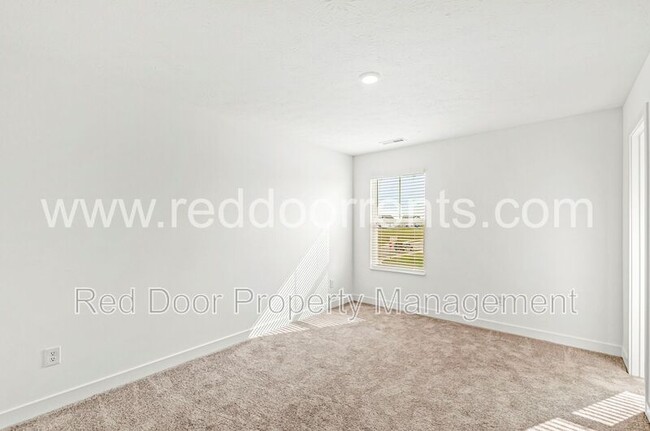 Building Photo - 2224 Boxwood Dr