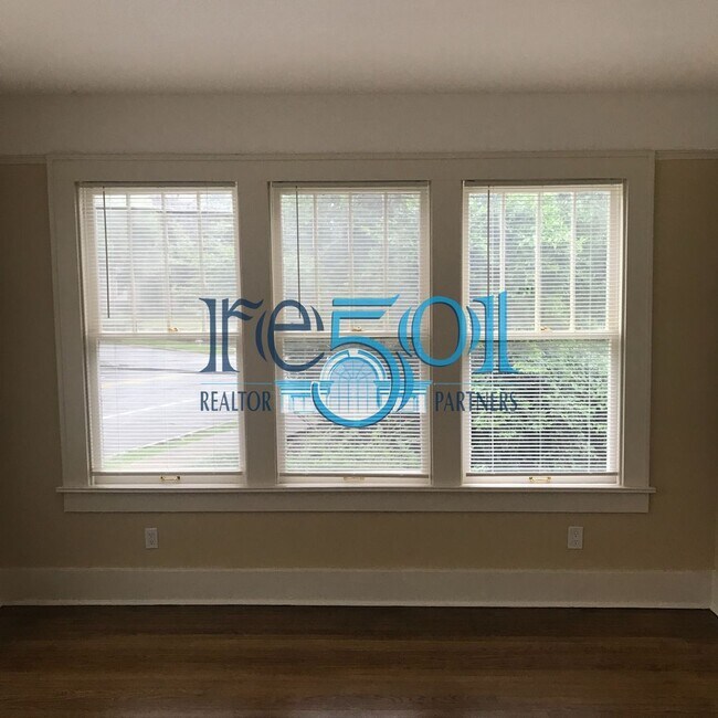 Building Photo - *New Price*  Newly Renovated Immaculate Co...