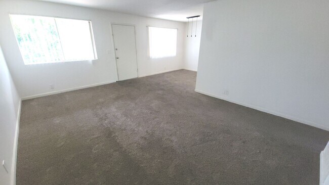 Building Photo - 1702 W Tuckey Ln