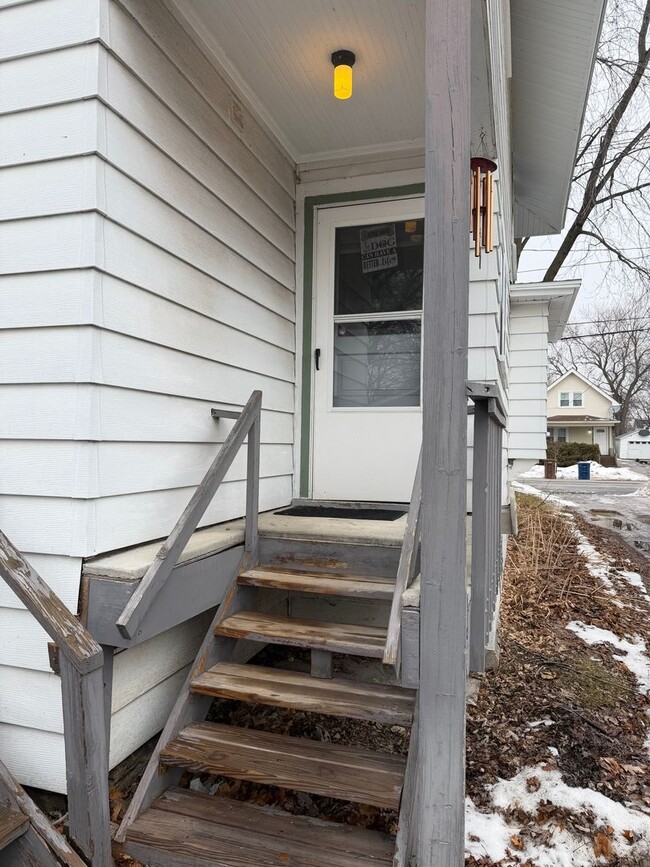 Building Photo - 607 2nd St