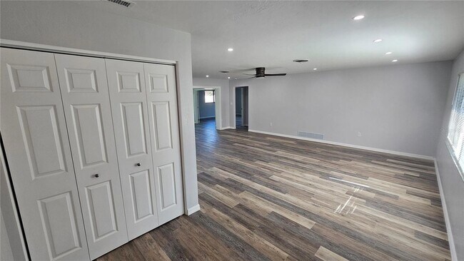Building Photo - 3317 Pine Valley Dr