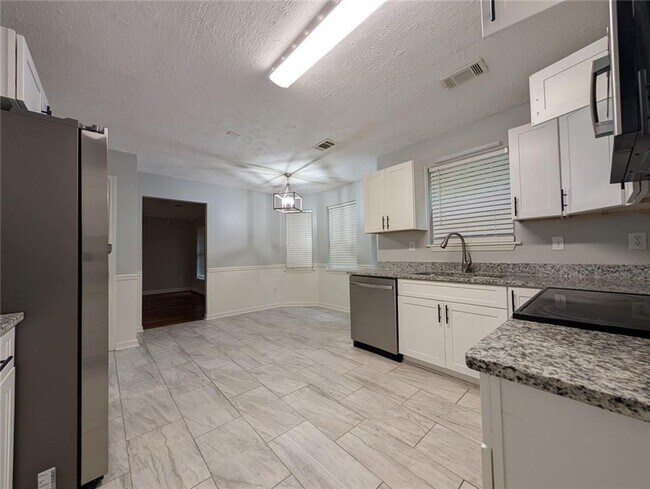 Building Photo - 3004 Dogwood Ln