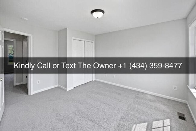 Building Photo - Single Family Townhouse