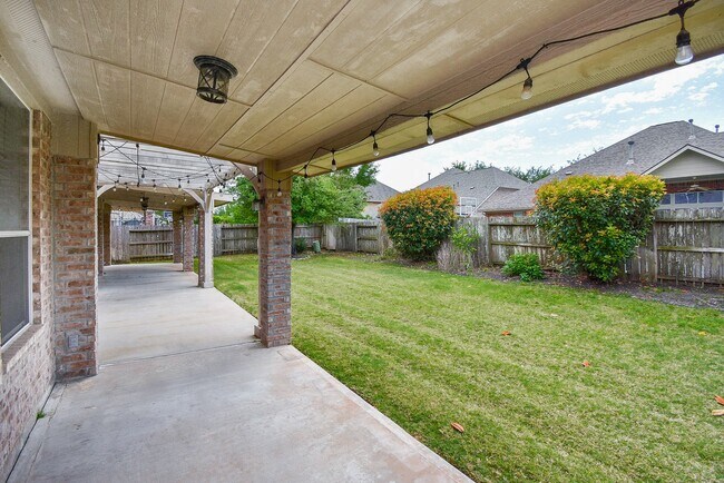 Building Photo - 7606 Westmoreland Dr