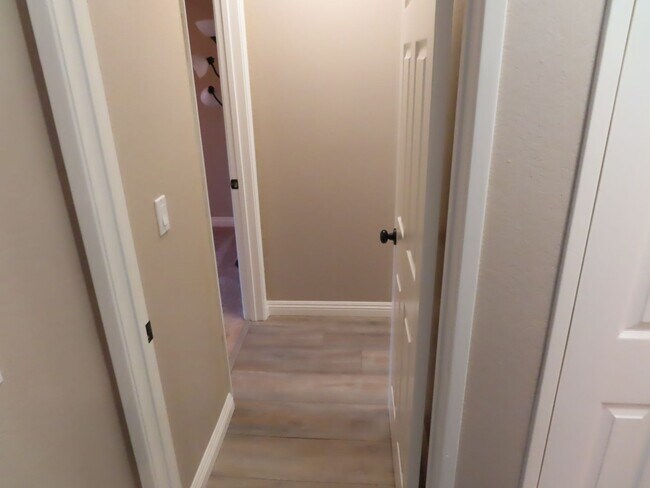Building Photo - Two Bedroom, Two Bathroom Condo in UTC