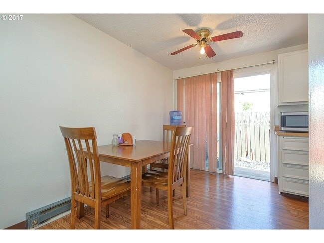 Building Photo - Updated Four-Plex in SE Portland with Fenc...