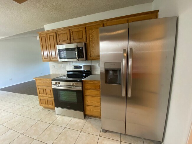 Building Photo - 3 Bedroom House Fayetteville AR- Pets Welcomed!