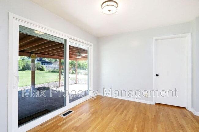 Building Photo - 7217 Maple Dr
