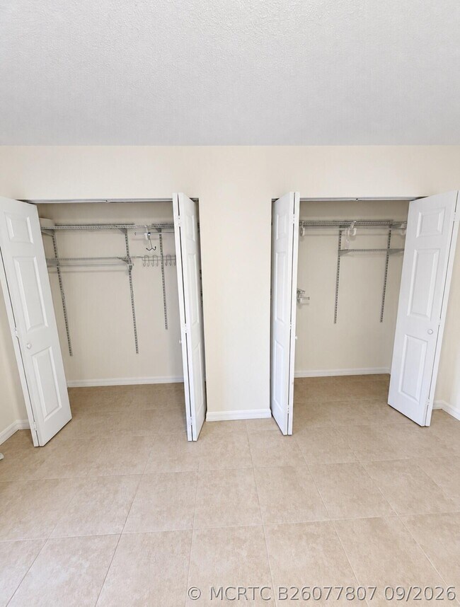 Building Photo - 4039 Palm Bay Cir