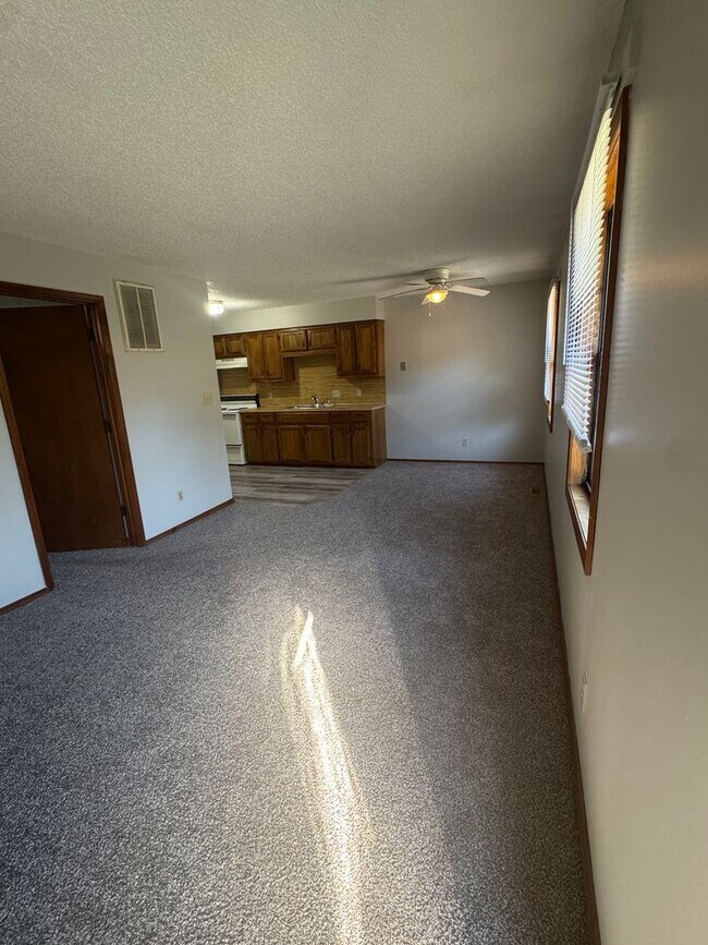 Building Photo - 826 S Scenic Ave