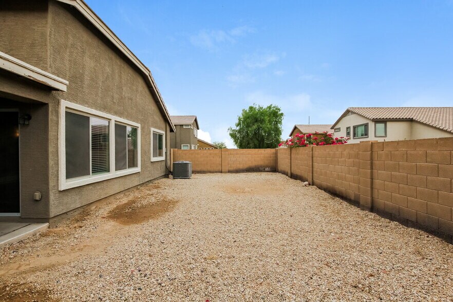 Building Photo - 25549 W Winslow Ave