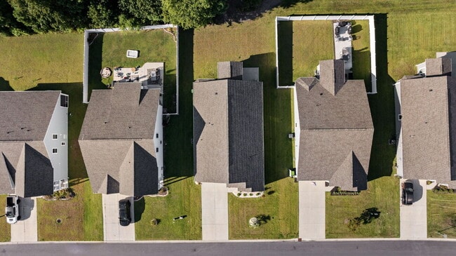 Building Photo - Modern 3 Bedroom 2 Bathroom Myrtle Beach Home