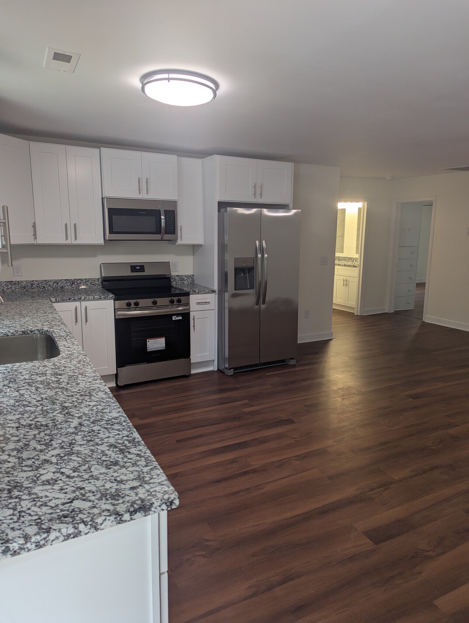 Kitchen/living room - 205 Jones Ave
