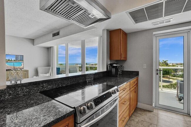 Building Photo - 2715 N Ocean Blvd